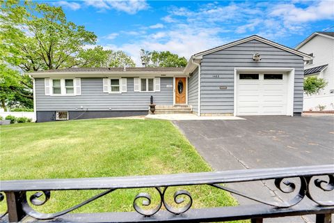 1463 Broadway Way East Providence RI 02914