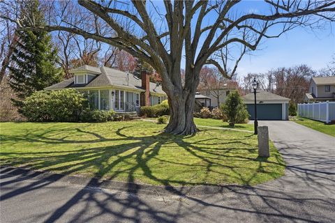 54 Beach Road Bristol RI 02809