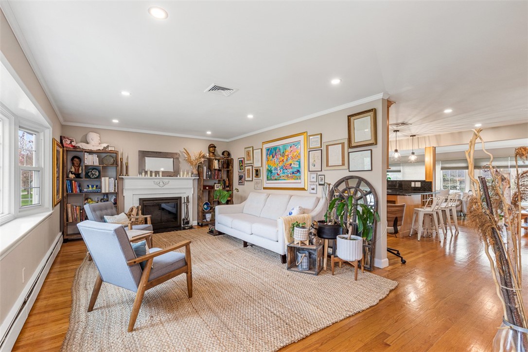 7 Meadowbrook Drive