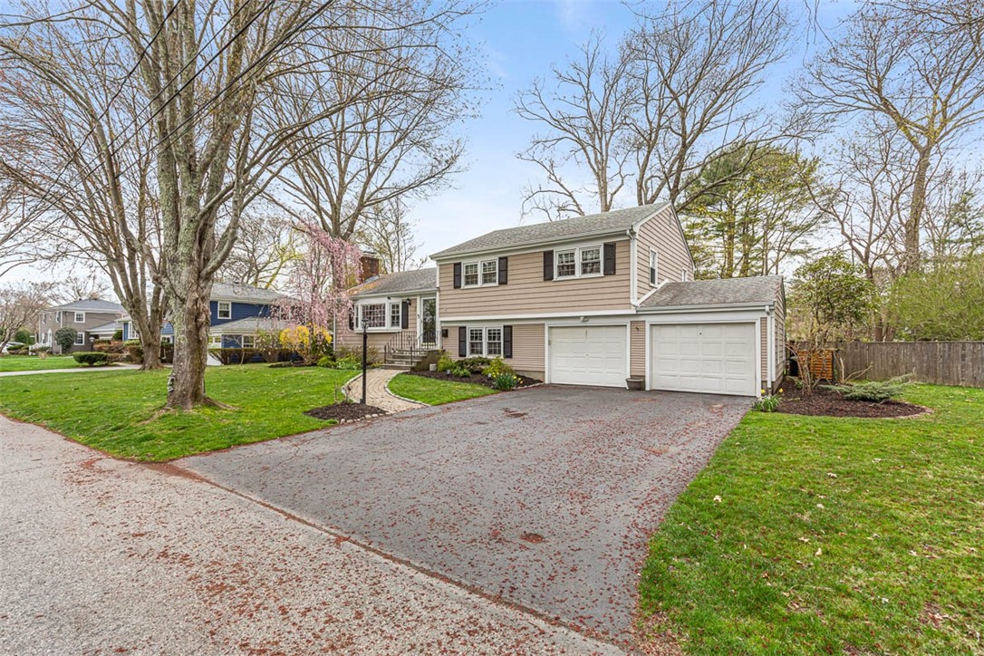 7 Meadowbrook Drive