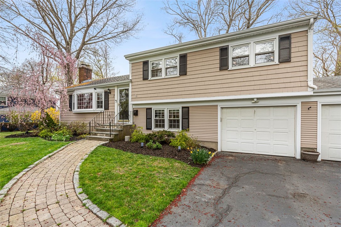 7 Meadowbrook Drive