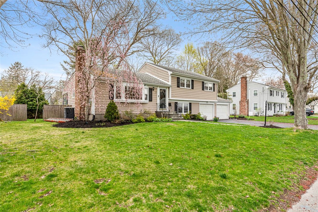 7 Meadowbrook Drive