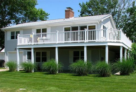 10 Burbank Avenue Narragansett RI 02882