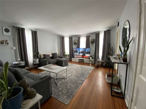 19 Vernon Avenue Newport RI 02840