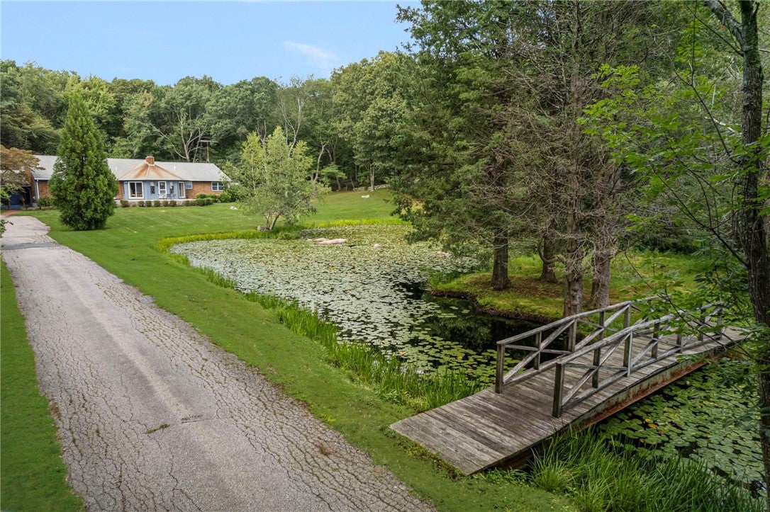 1825 Middle Road