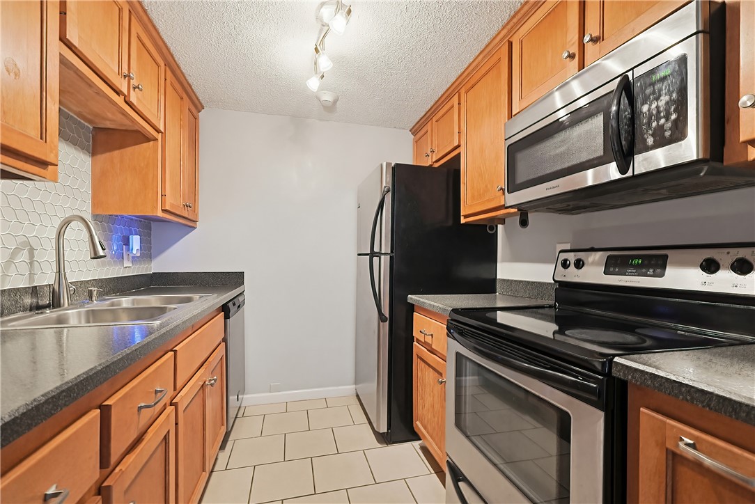 155 Saint Barnabe Street B1