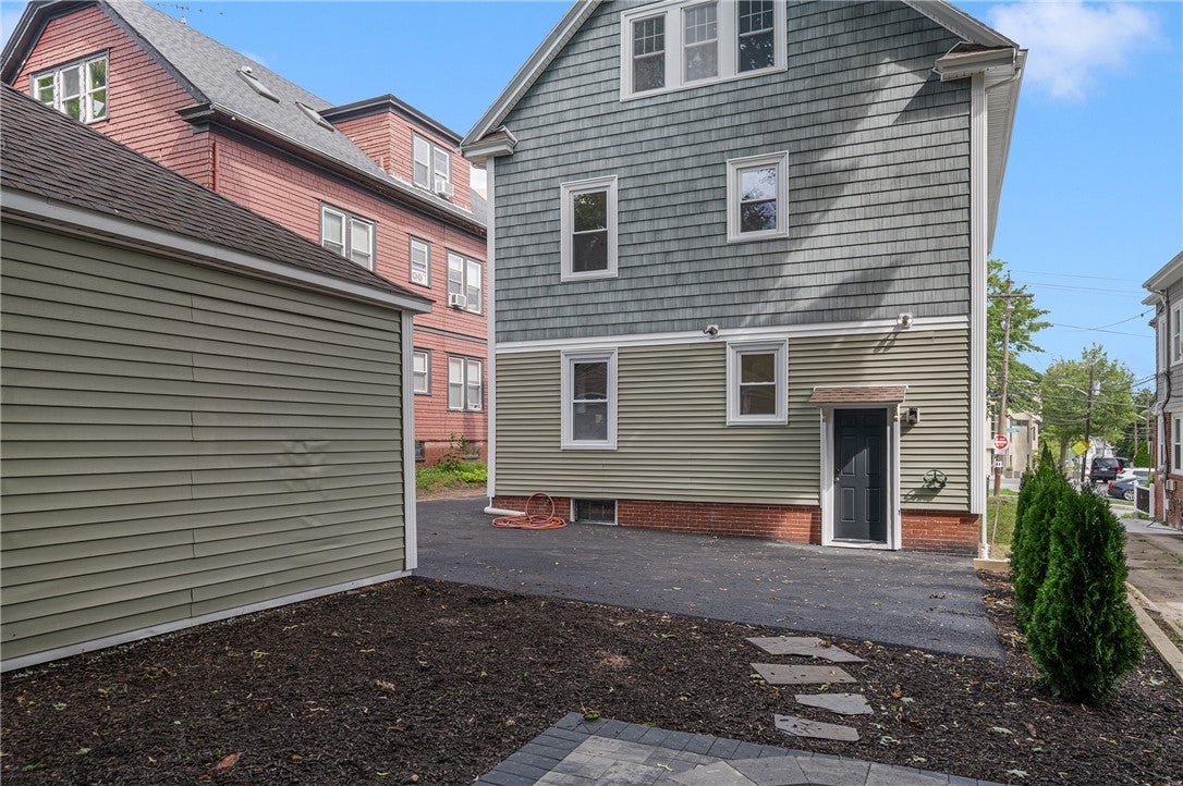25 Sessions Street