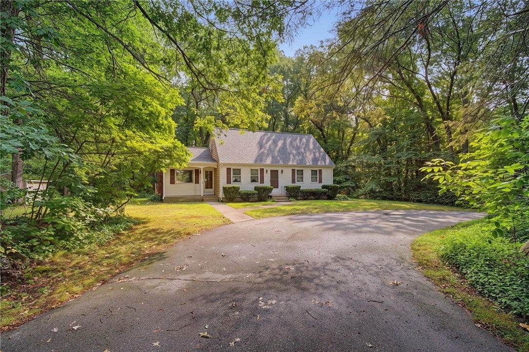 27 Peck Hill Road