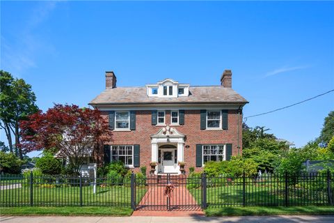 25 Seaview Avenue Cranston RI 02905