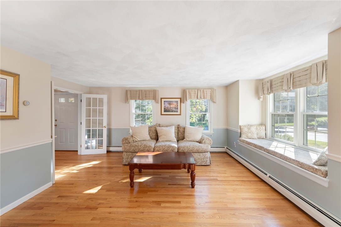 Cumberland, Rhode Island 02864, United States, 4 Bedrooms Bedrooms, ,3 BathroomsBathrooms,Residential,Active,222302