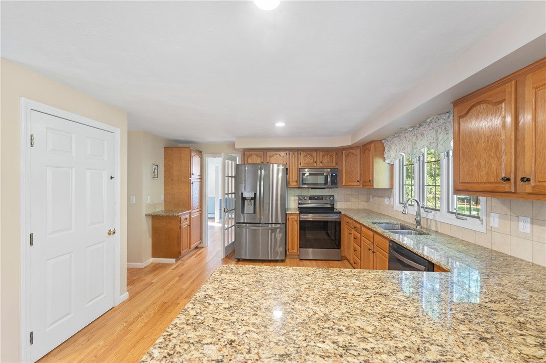 Cumberland, Rhode Island 02864, United States, 4 Bedrooms Bedrooms, ,3 BathroomsBathrooms,Residential,Active,222302