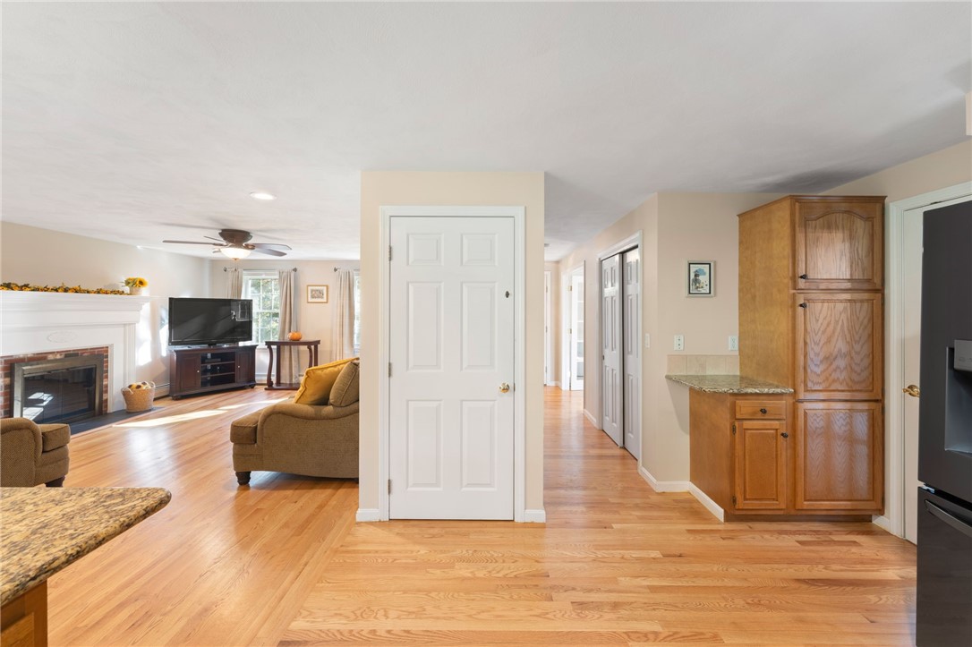 Cumberland, Rhode Island 02864, United States, 4 Bedrooms Bedrooms, ,3 BathroomsBathrooms,Residential,Active,222302