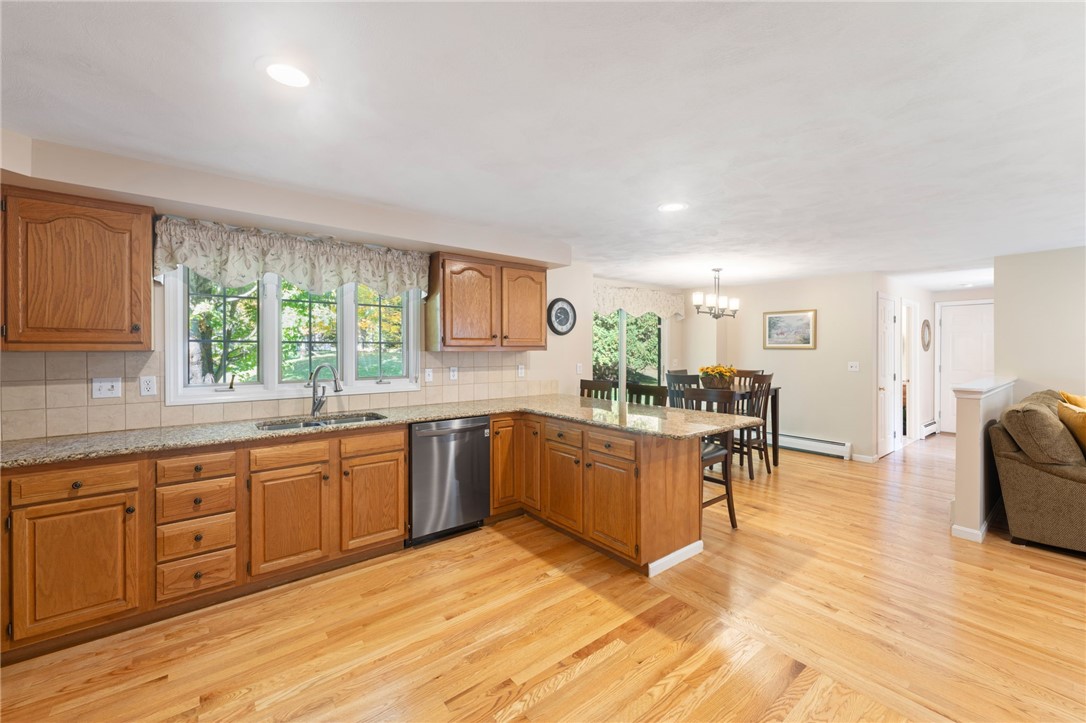 Cumberland, Rhode Island 02864, United States, 4 Bedrooms Bedrooms, ,3 BathroomsBathrooms,Residential,Active,222302