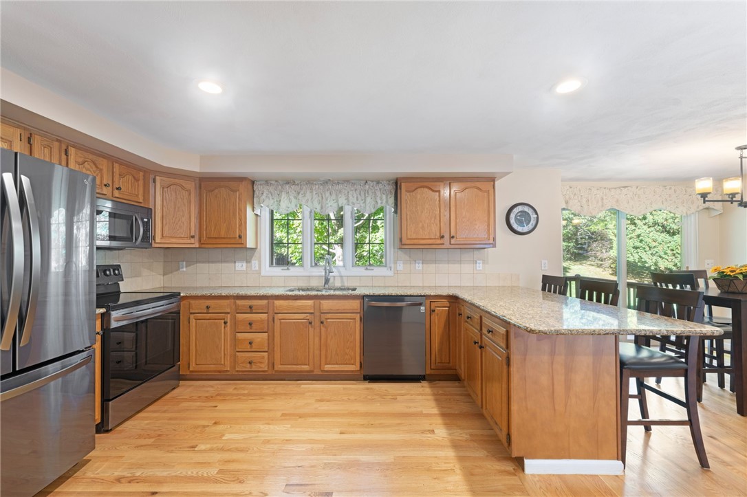 Cumberland, Rhode Island 02864, United States, 4 Bedrooms Bedrooms, ,3 BathroomsBathrooms,Residential,Active,222302