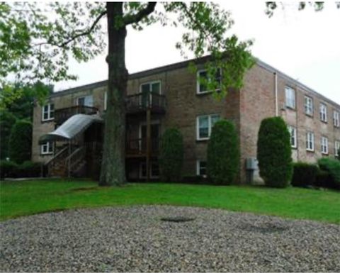 Condominium in Smithfield RI 5 Apple Valley Parkway.jpg