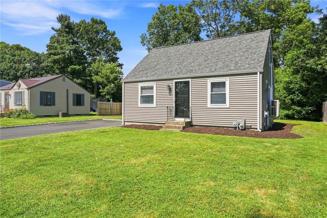 53 Pell Avenue
