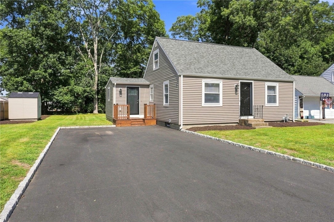 53 Pell Avenue