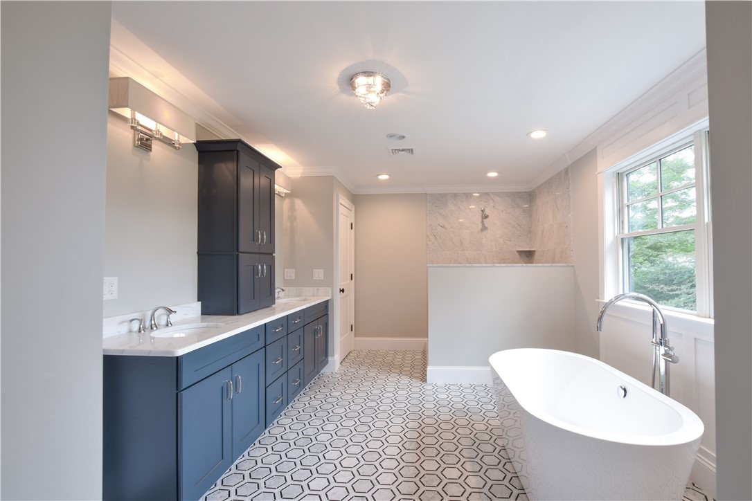 East Greenwich, Rhode Island, 02818, United States, 4 Bedrooms Bedrooms, ,3 BathroomsBathrooms,Residential,Active,2032460