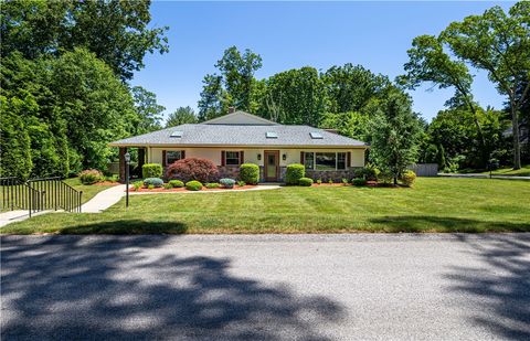 Single Family Residence in Smithfield RI 31 Maplecrest Drive.jpg