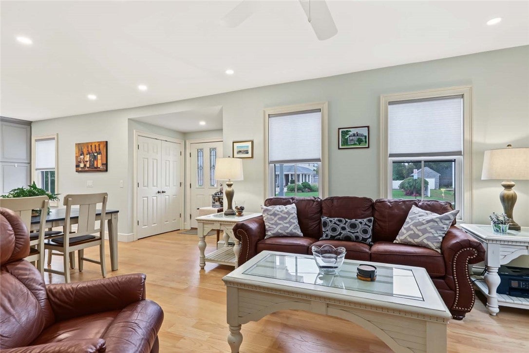 65 NARRAGANSETT Avenue 1
