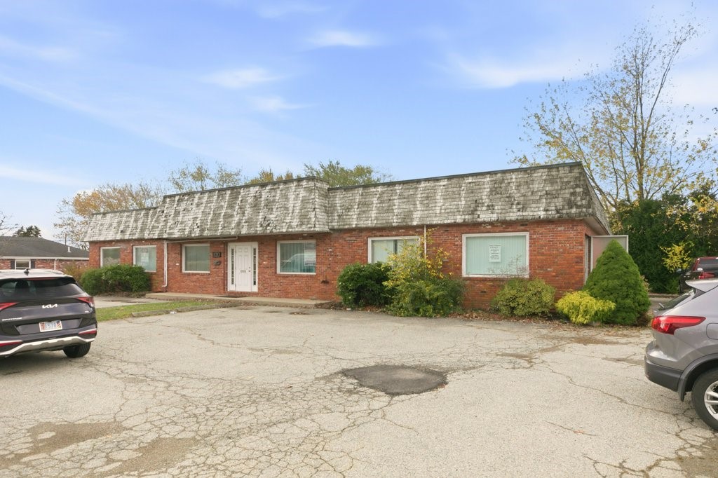 1120 Aquidneck Avenue