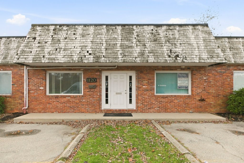 1120 Aquidneck Avenue