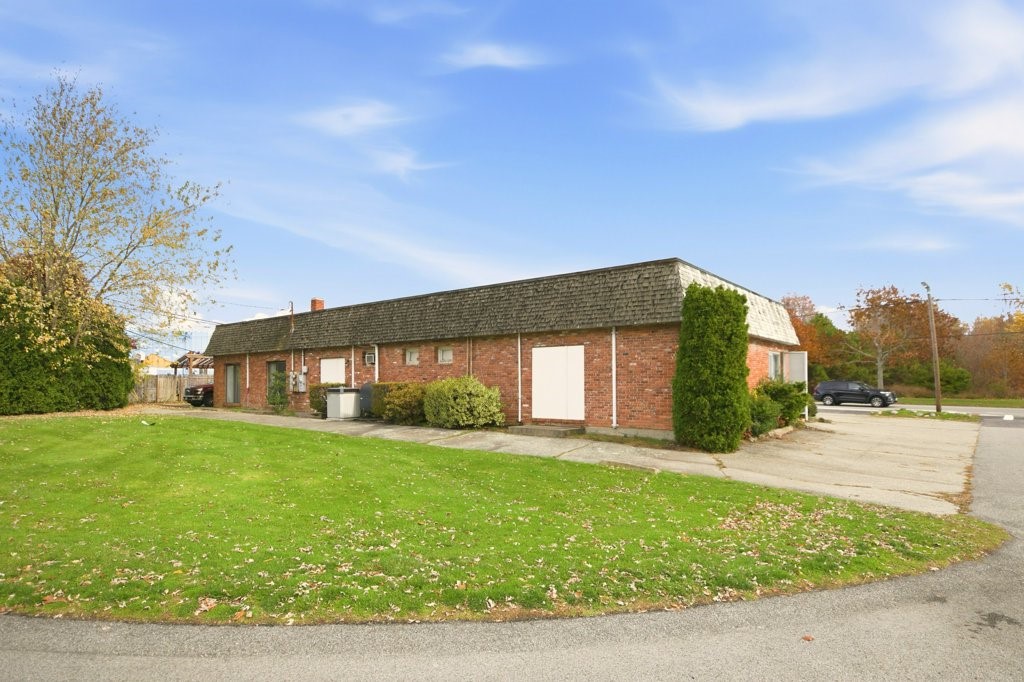 1120 Aquidneck Avenue