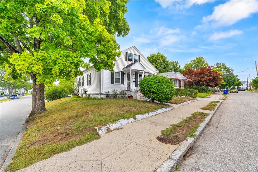 39 Bolton Avenue