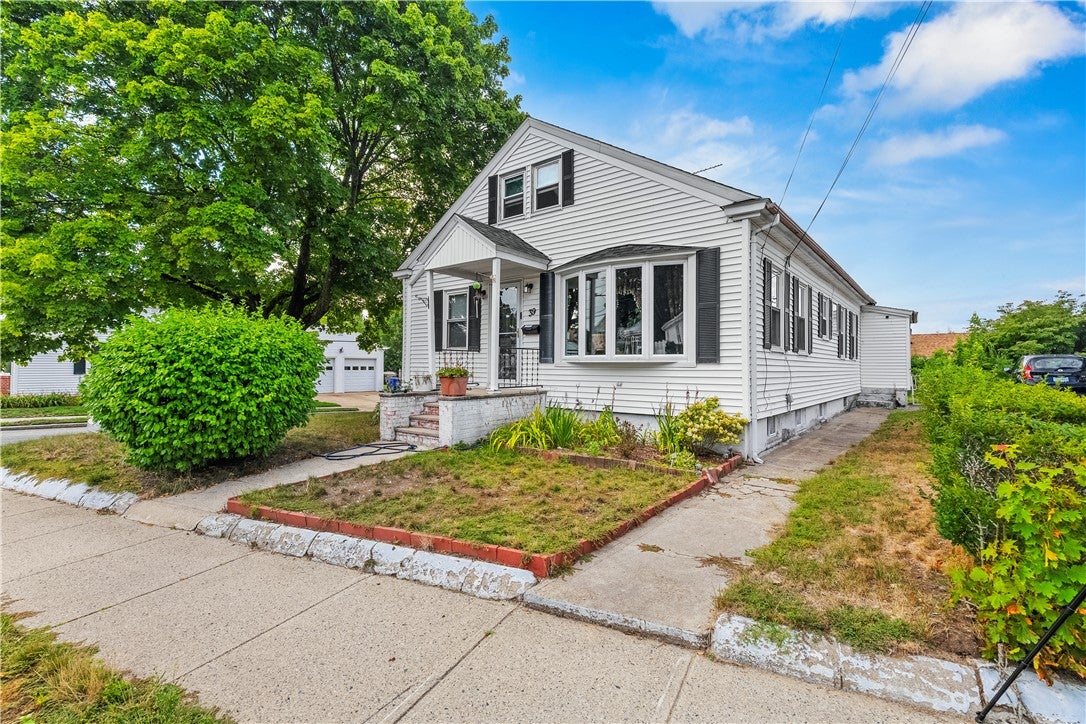 39 Bolton Avenue