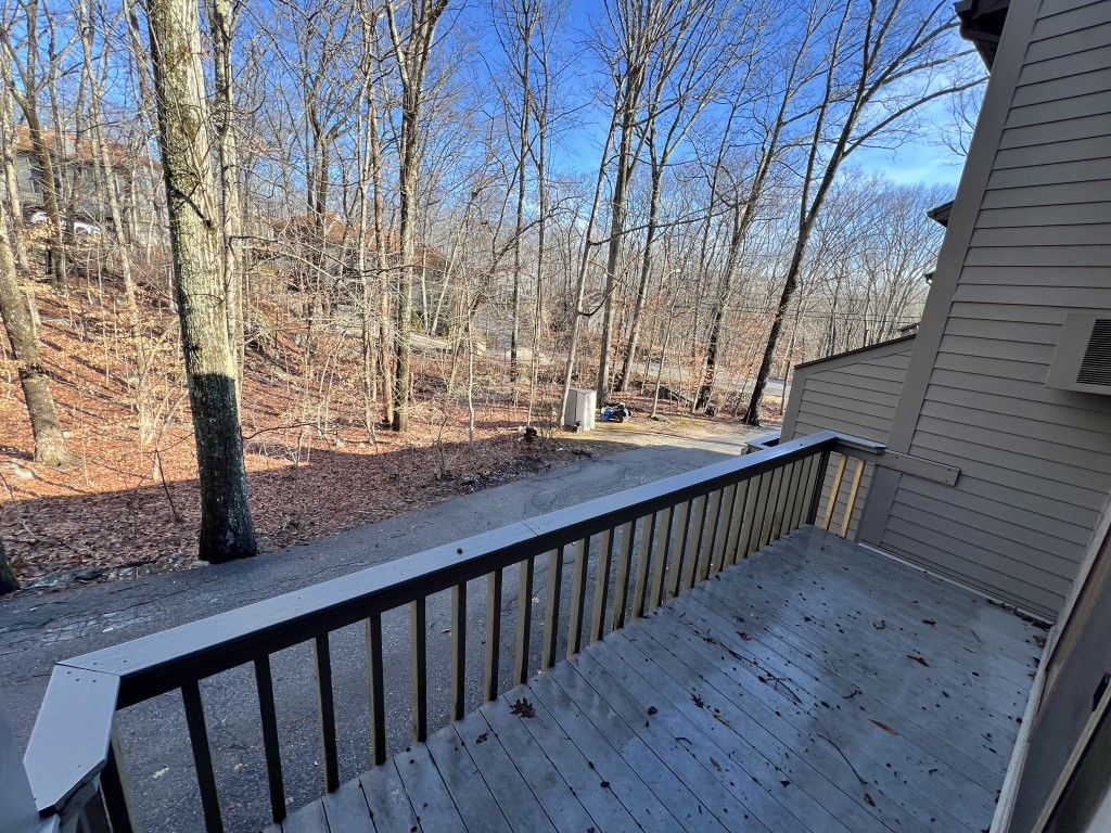 5 Wake Robin Road 2004