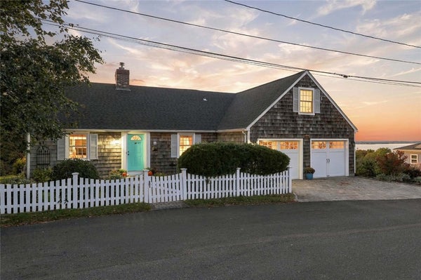 3 OCEAN VIEW AVE, TIVERTON, RI 02878 - Image ee1f08f4fba2fb9af9ffbba9f6135e29/2308977263