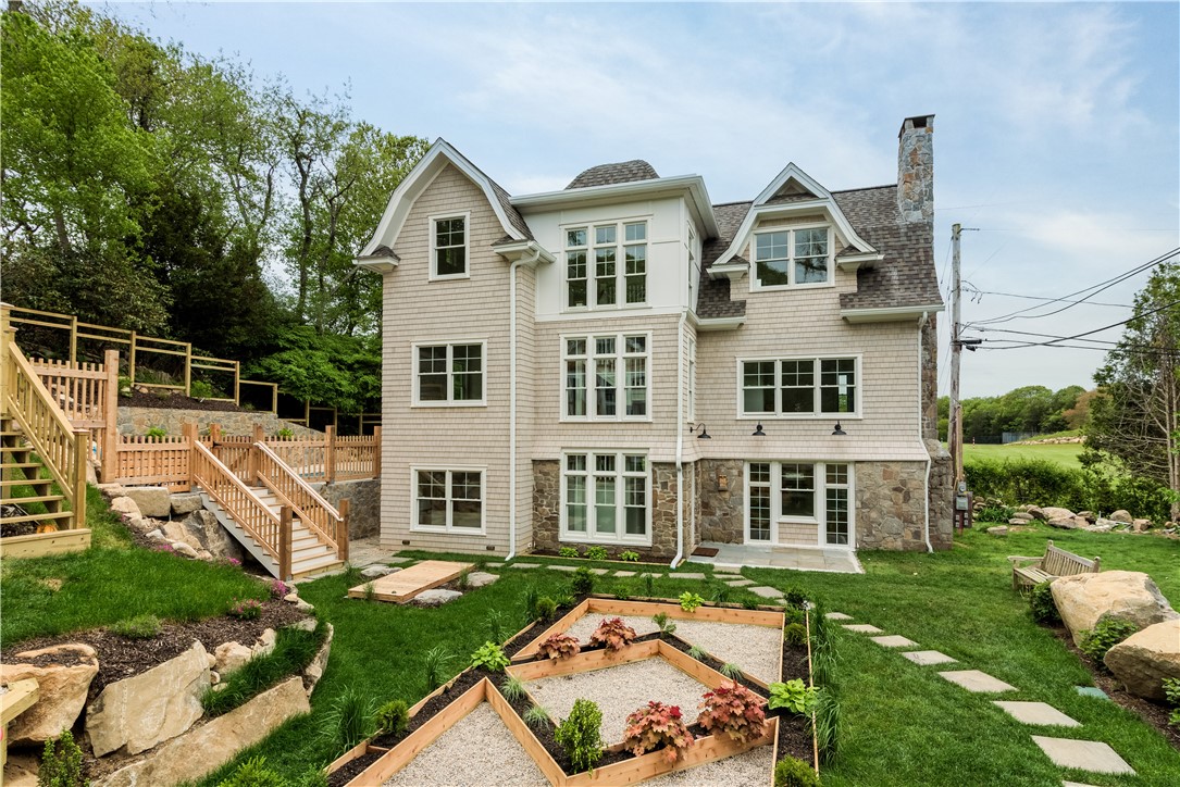 17 19 East Hills Road