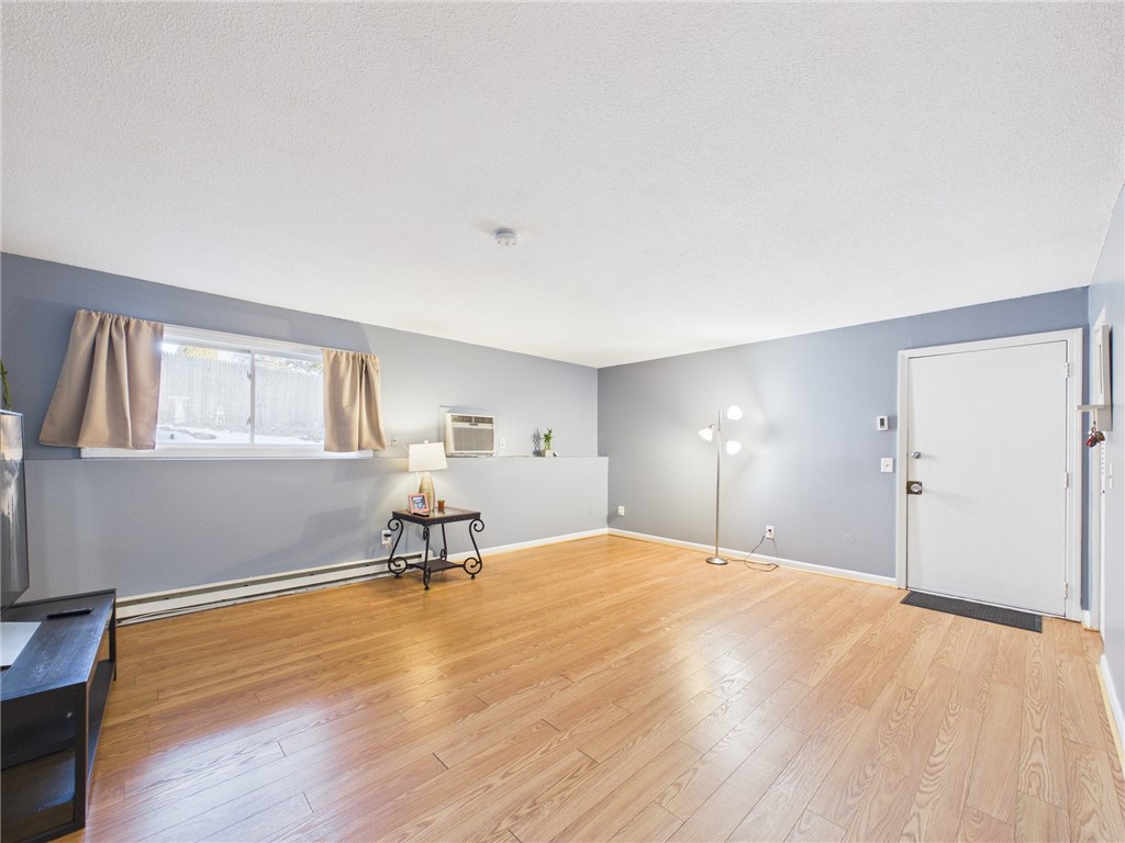 1560 DOUGLAS Avenue B19