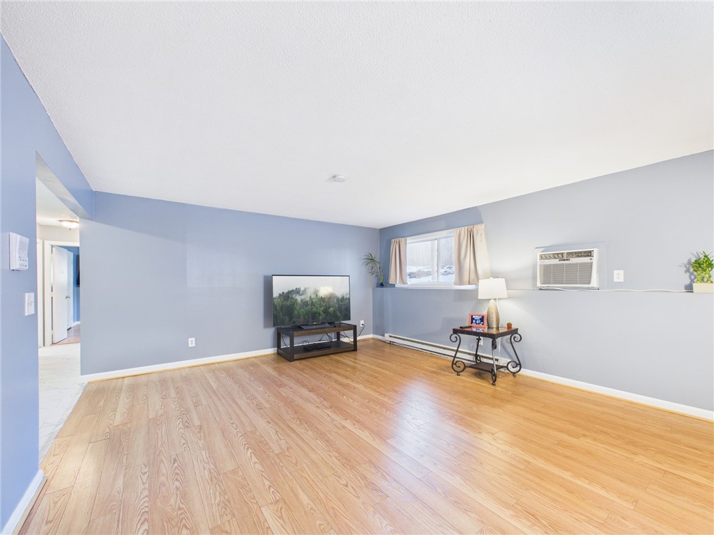 1560 DOUGLAS Avenue B19