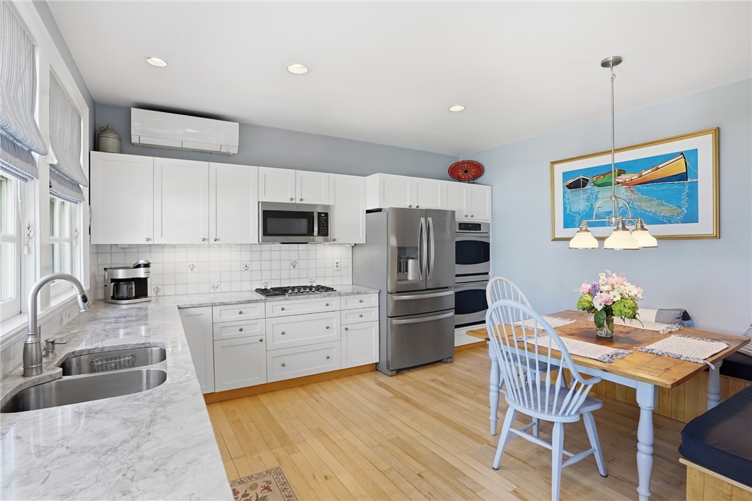Bristol, Rhode Island, 02809, United States, 3 Bedrooms Bedrooms, ,4 BathroomsBathrooms,Residential,Pending,2045535