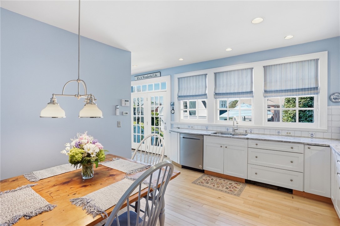 Bristol, Rhode Island, 02809, United States, 3 Bedrooms Bedrooms, ,4 BathroomsBathrooms,Residential,Pending,2045535