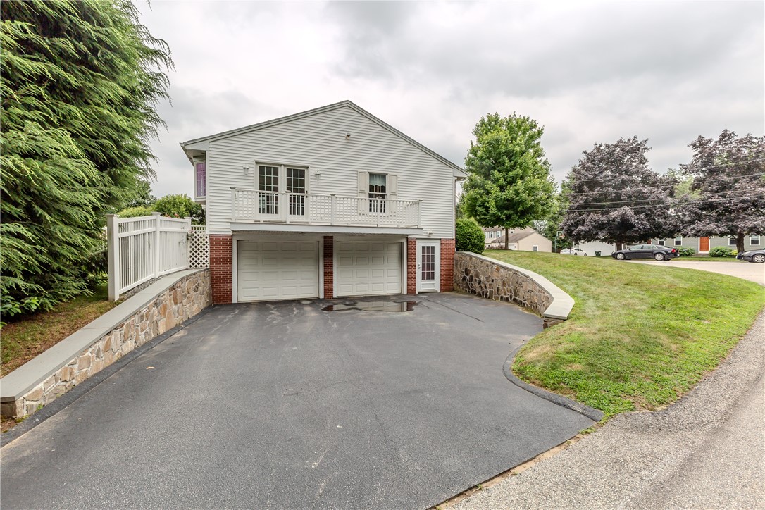11 MacIntosh Drive