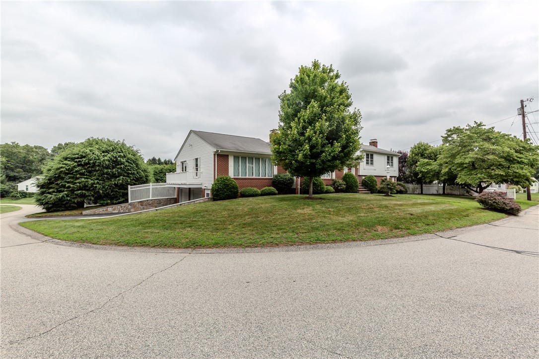11 MacIntosh Drive