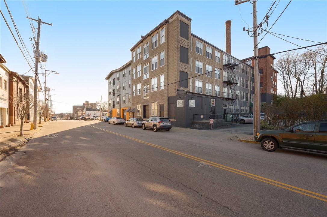 Central Falls, Rhode Island 02863, United States, 1 Bedroom Bedrooms, ,2 BathroomsBathrooms,Residential,Pending,26117