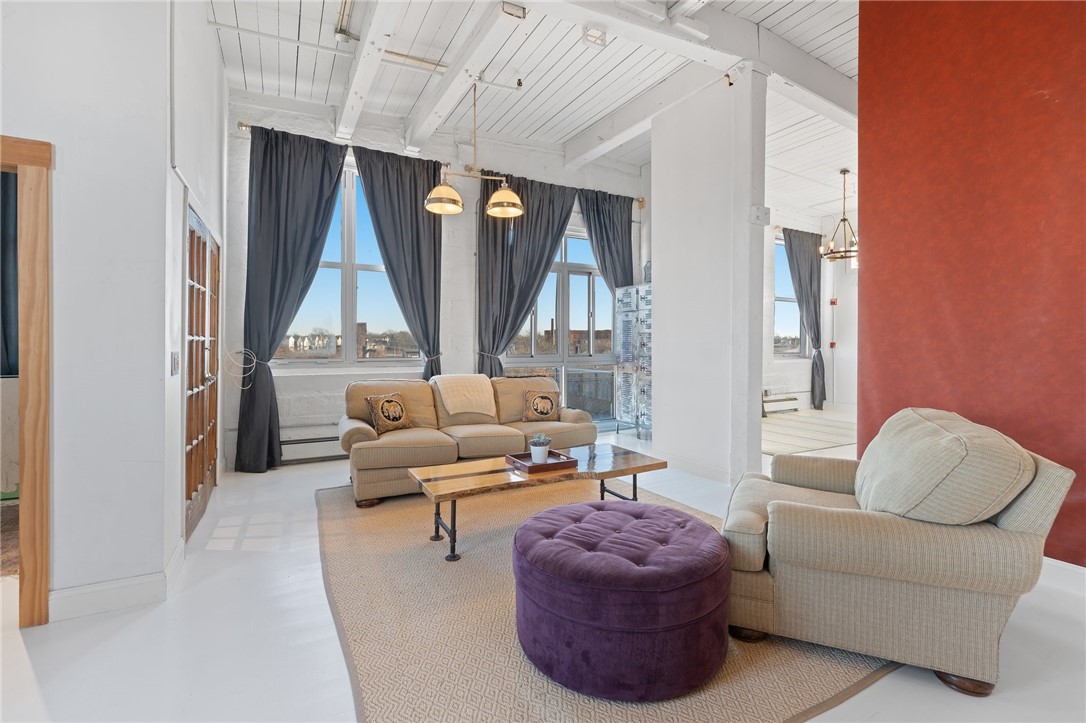 Central Falls, Rhode Island 02863, United States, 1 Bedroom Bedrooms, ,2 BathroomsBathrooms,Residential,Pending,26117