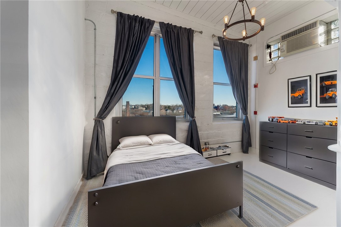 Central Falls, Rhode Island 02863, United States, 1 Bedroom Bedrooms, ,2 BathroomsBathrooms,Residential,Pending,26117