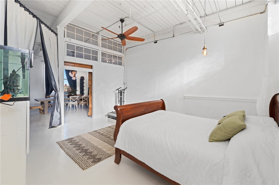 Central Falls, Rhode Island 02863, United States, 1 Bedroom Bedrooms, ,2 BathroomsBathrooms,Residential,Pending,26117