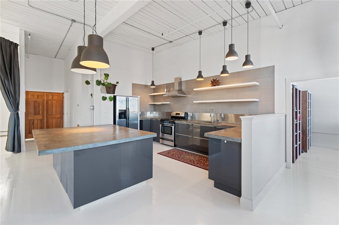 Central Falls, Rhode Island 02863, United States, 1 Bedroom Bedrooms, ,2 BathroomsBathrooms,Residential,Pending,26117