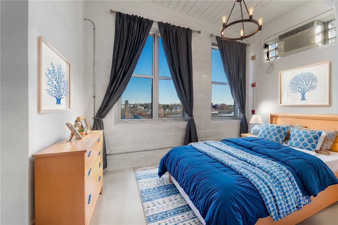 Central Falls, Rhode Island 02863, United States, 1 Bedroom Bedrooms, ,2 BathroomsBathrooms,Residential,Pending,26117