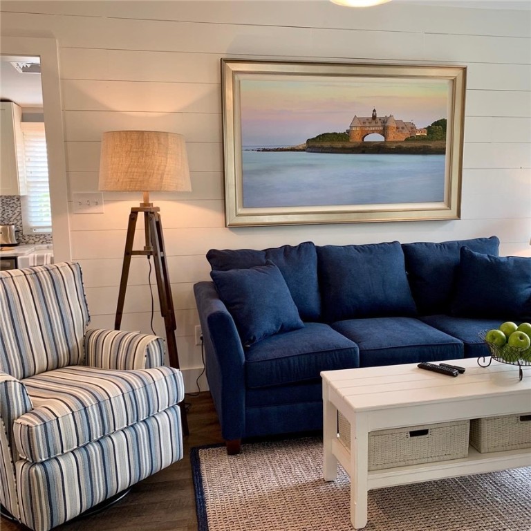 Narragansett, Rhode Island 02882, United States, 4 Bedrooms Bedrooms, ,2 BathroomsBathrooms,Residential,Active,89123