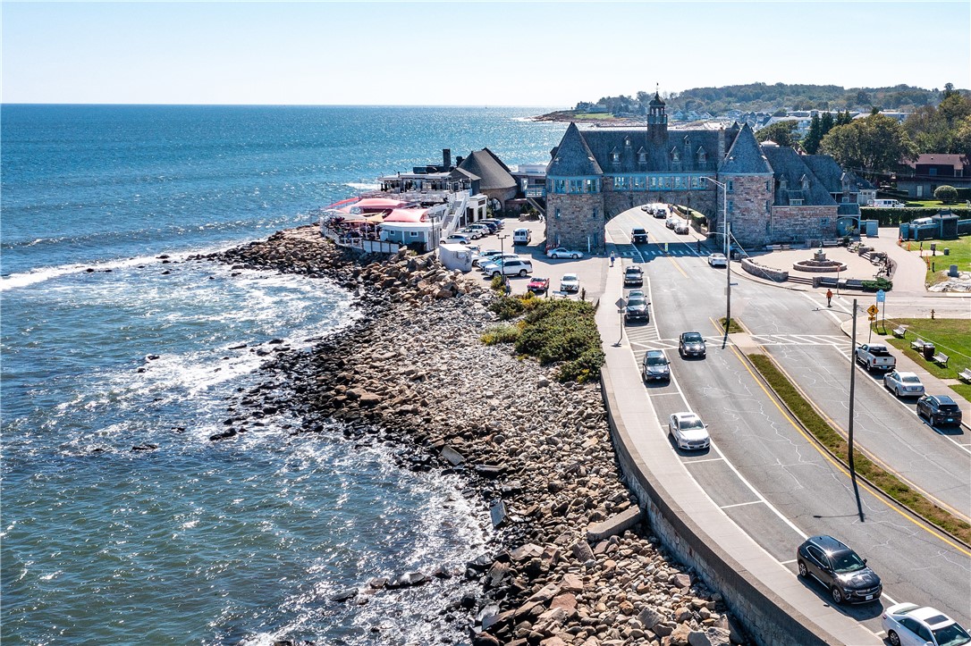 Narragansett, Rhode Island 02882, United States, 4 Bedrooms Bedrooms, ,2 BathroomsBathrooms,Residential,Active,89123