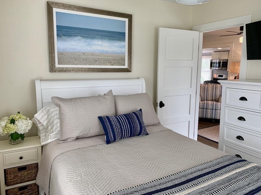 Narragansett, Rhode Island 02882, United States, 4 Bedrooms Bedrooms, ,2 BathroomsBathrooms,Residential,Active,89123