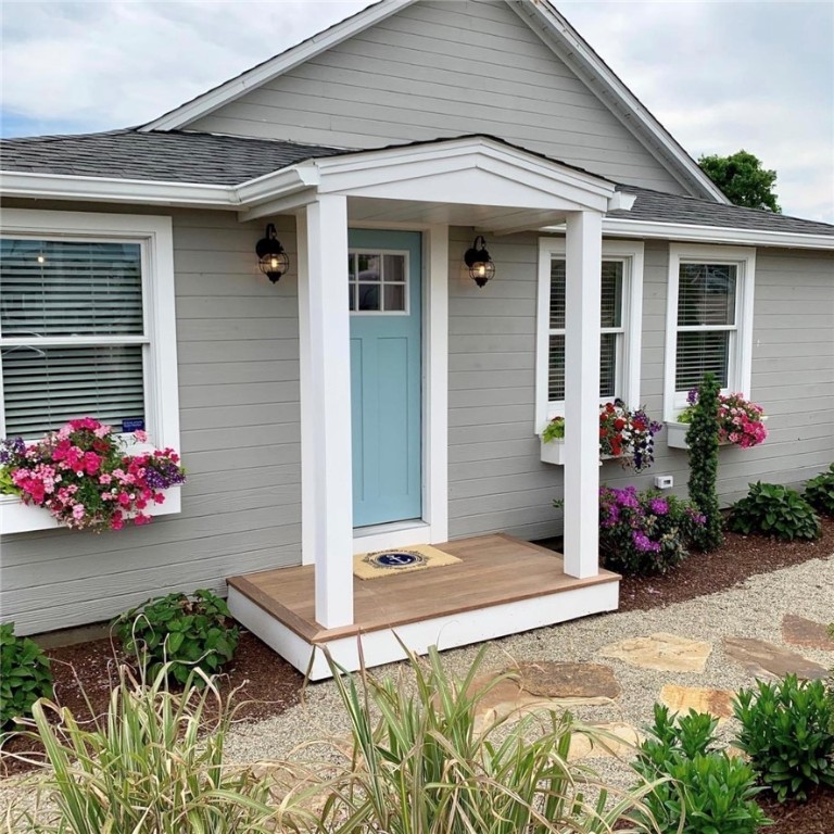 Narragansett, Rhode Island 02882, United States, 4 Bedrooms Bedrooms, ,2 BathroomsBathrooms,Residential,Active,89123