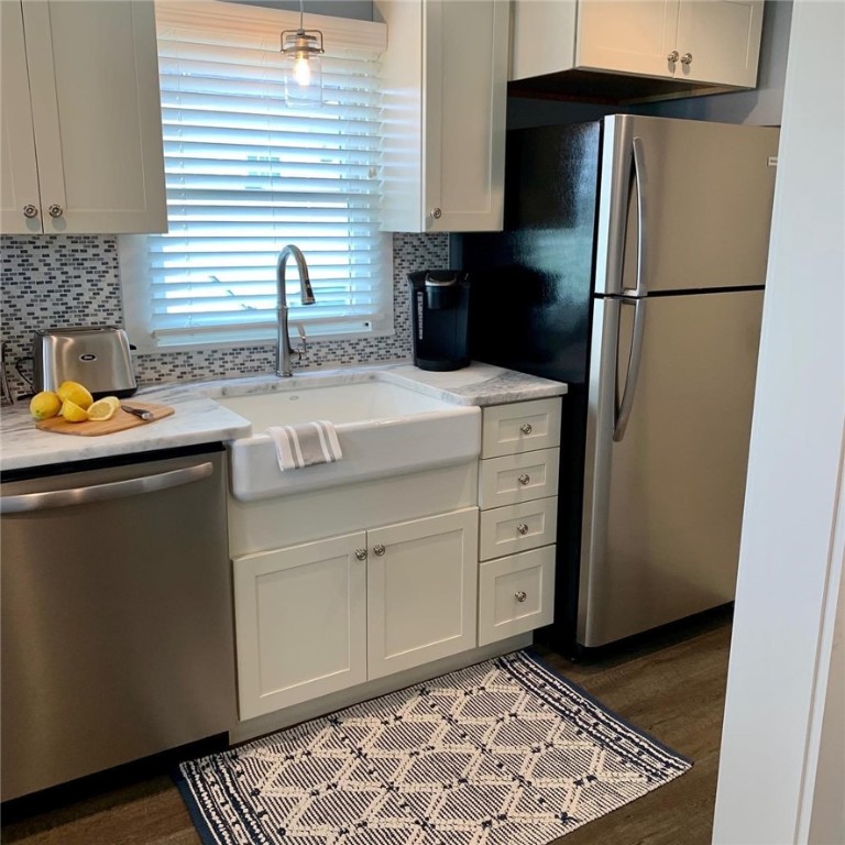 Narragansett, Rhode Island 02882, United States, 4 Bedrooms Bedrooms, ,2 BathroomsBathrooms,Residential,Active,89123