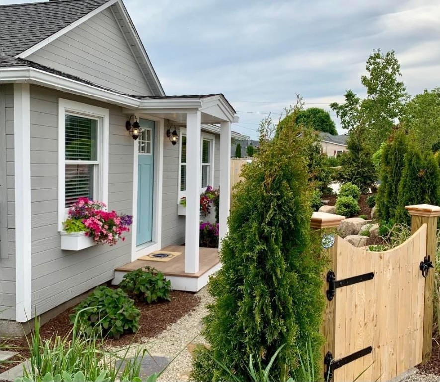 Narragansett, Rhode Island 02882, United States, 4 Bedrooms Bedrooms, ,2 BathroomsBathrooms,Residential,Active,89123